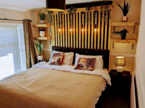 Stylish, Comfortable House, sleeps 4 to 6